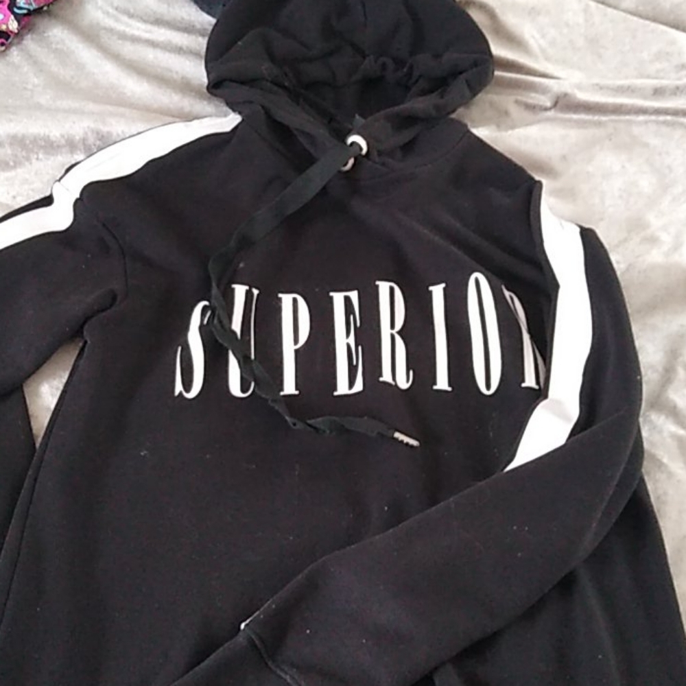 Sweater dress says superior on front us 4
